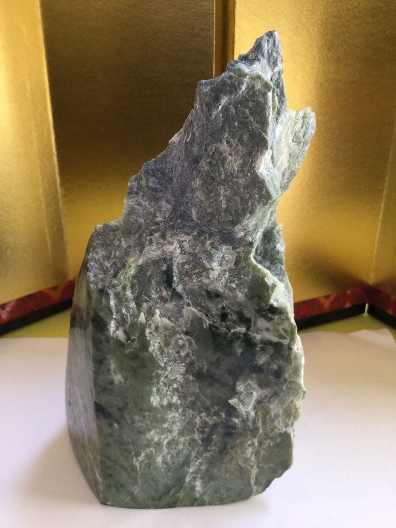 日高翡翠原石宝石質極上品　巨大、大特価品　日高翡翠原石　観賞石、