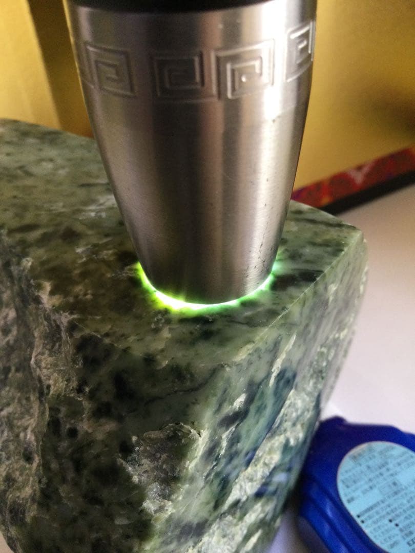 日高翡翠原石宝石質極上品　巨大、大特価品　日高翡翠原石　観賞石、