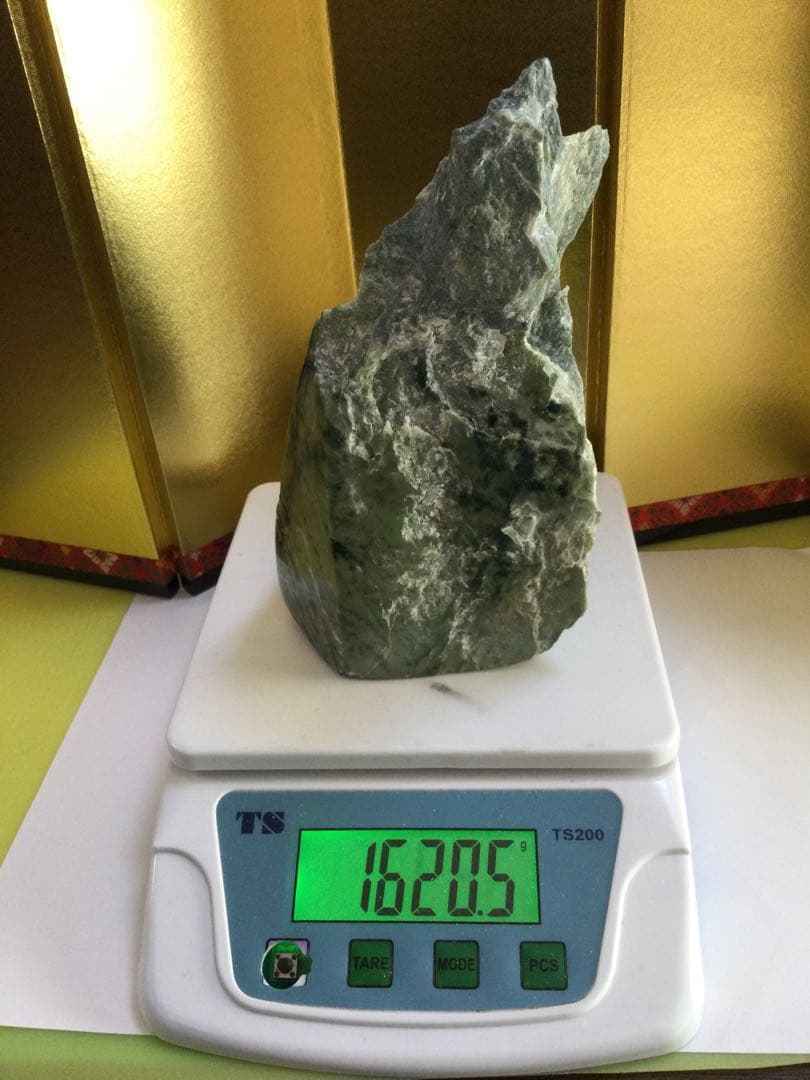 日高翡翠原石宝石質極上品　巨大、大特価品　日高翡翠原石　観賞石、