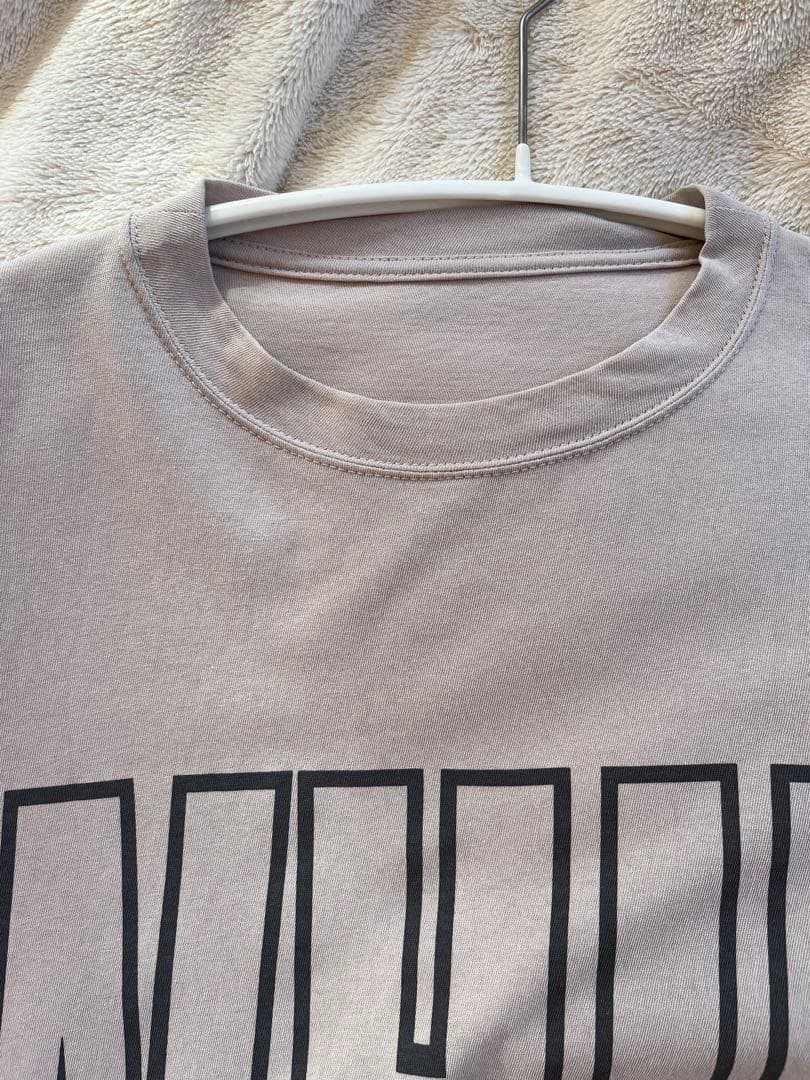 リラックスロゴTシャツ　グレージュ