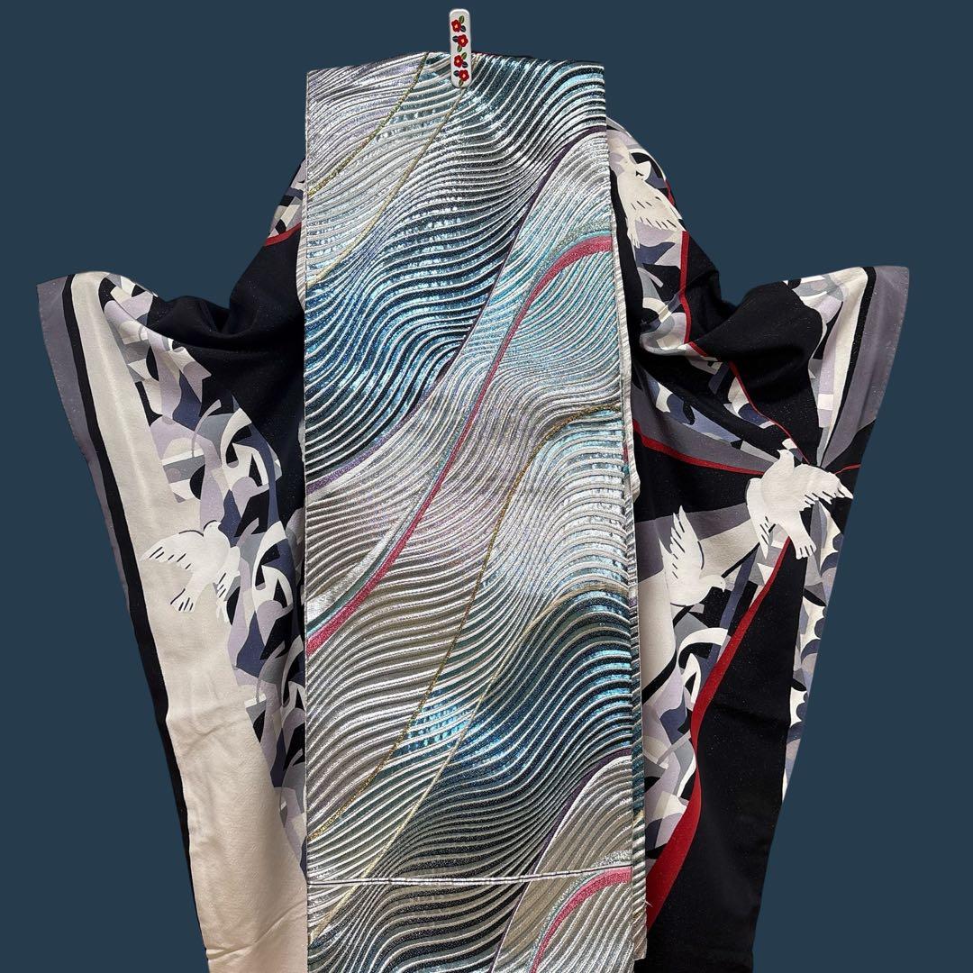 (う27) 銀河に舞う白鳩 ✦ 赤黒白グレーのモダンな幾何学模様振袖⑤点セット