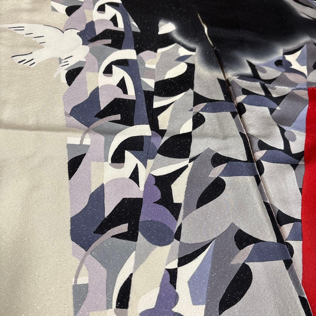 (う27) 銀河に舞う白鳩 ✦ 赤黒白グレーのモダンな幾何学模様振袖⑤点セット