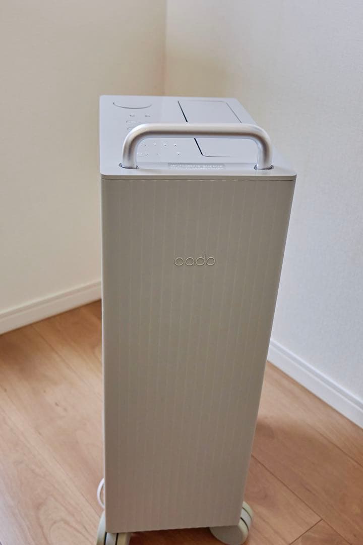 デザイン × 除湿力｜cado 除湿機 root 7100
