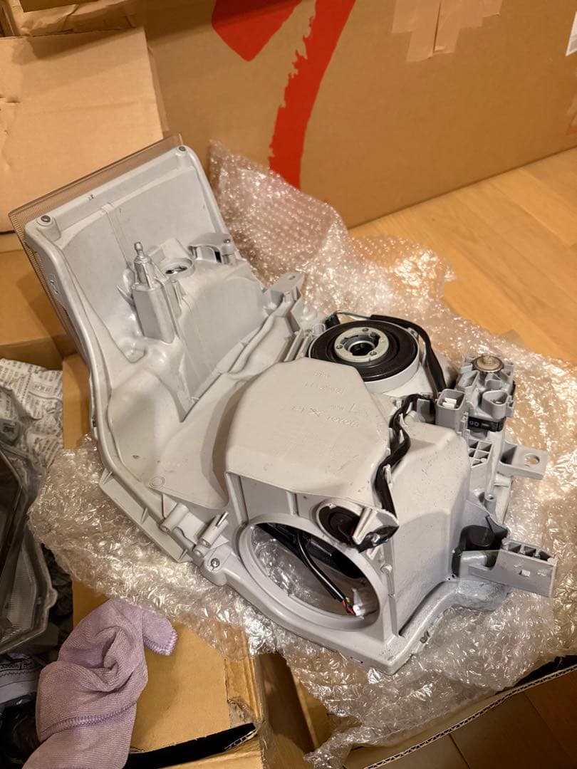 ハイエース純正LEDヘッドライトインナーブラック