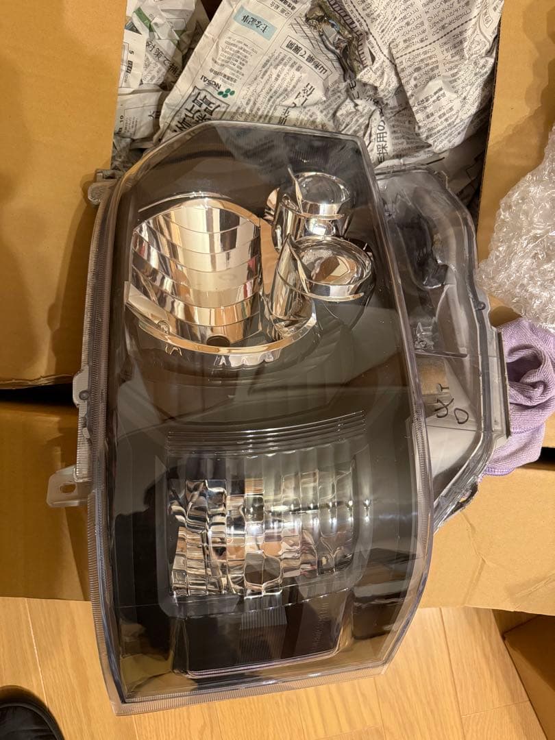 ハイエース純正LEDヘッドライトインナーブラック