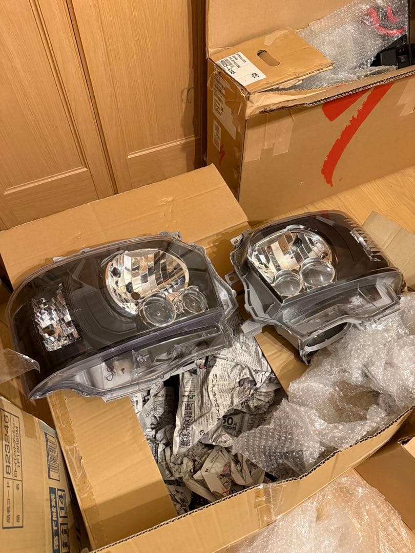 ハイエース純正LEDヘッドライトインナーブラック