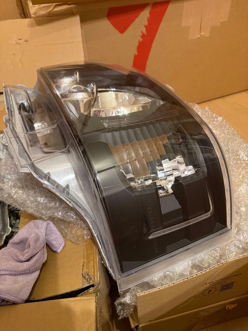 ハイエース純正LEDヘッドライトインナーブラック