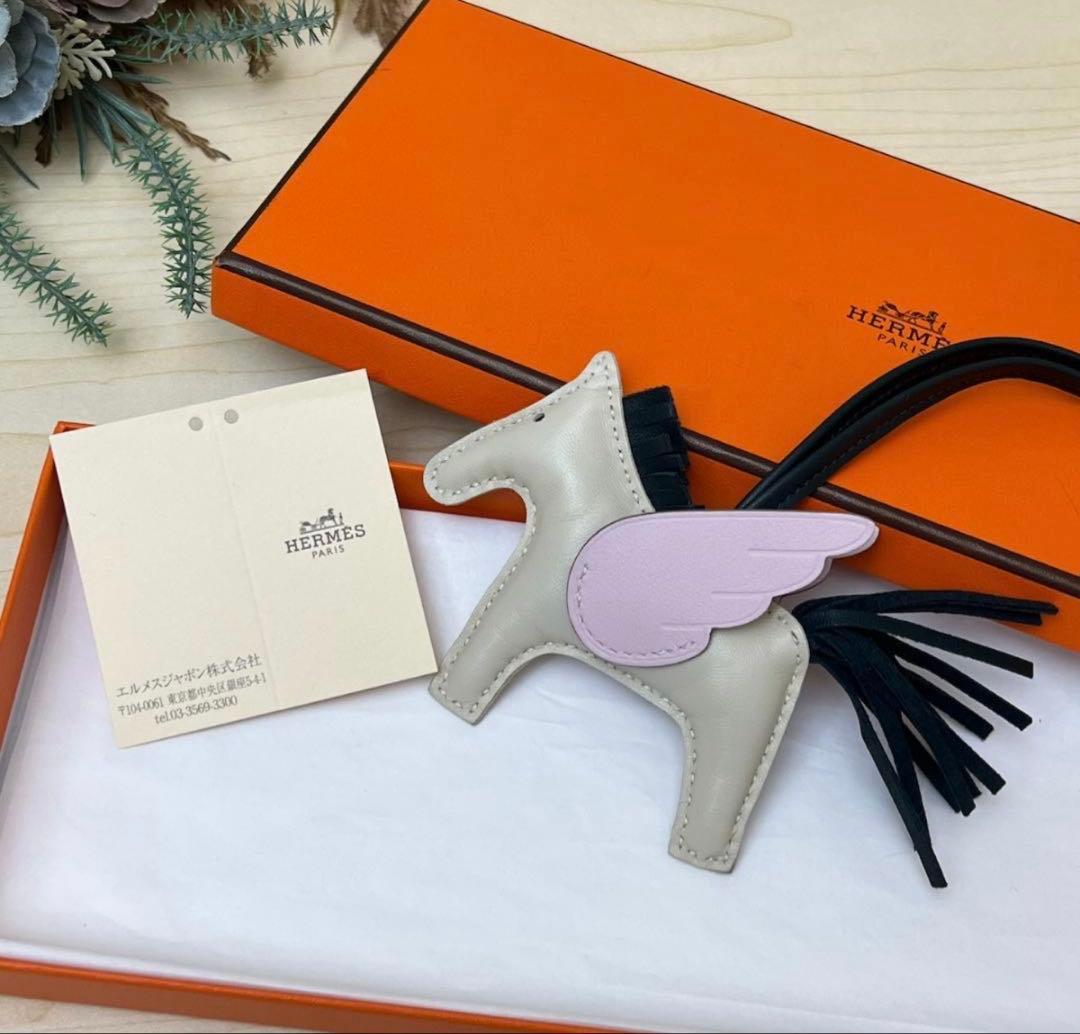 【希少品】　HERMES ペガサス型チャーム ホワイト/ピンク　PM エルメス