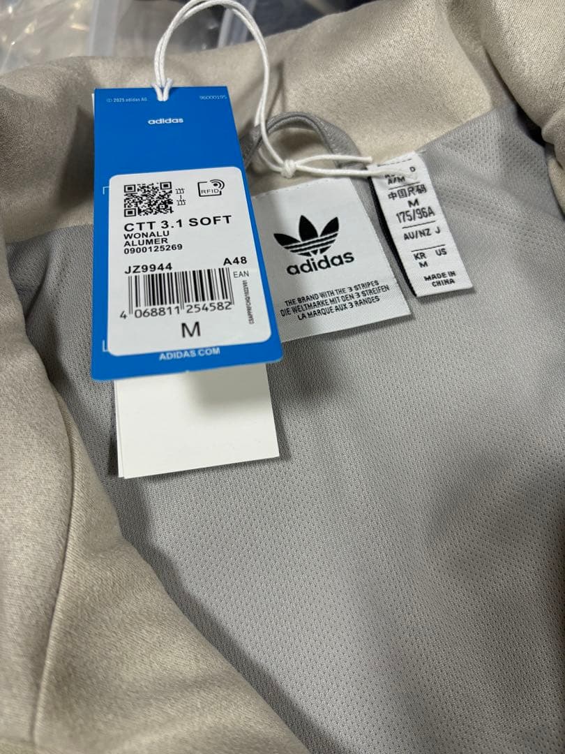 アディダス 中国限定 蛇年トラックジャケットホワイトMサイズ”