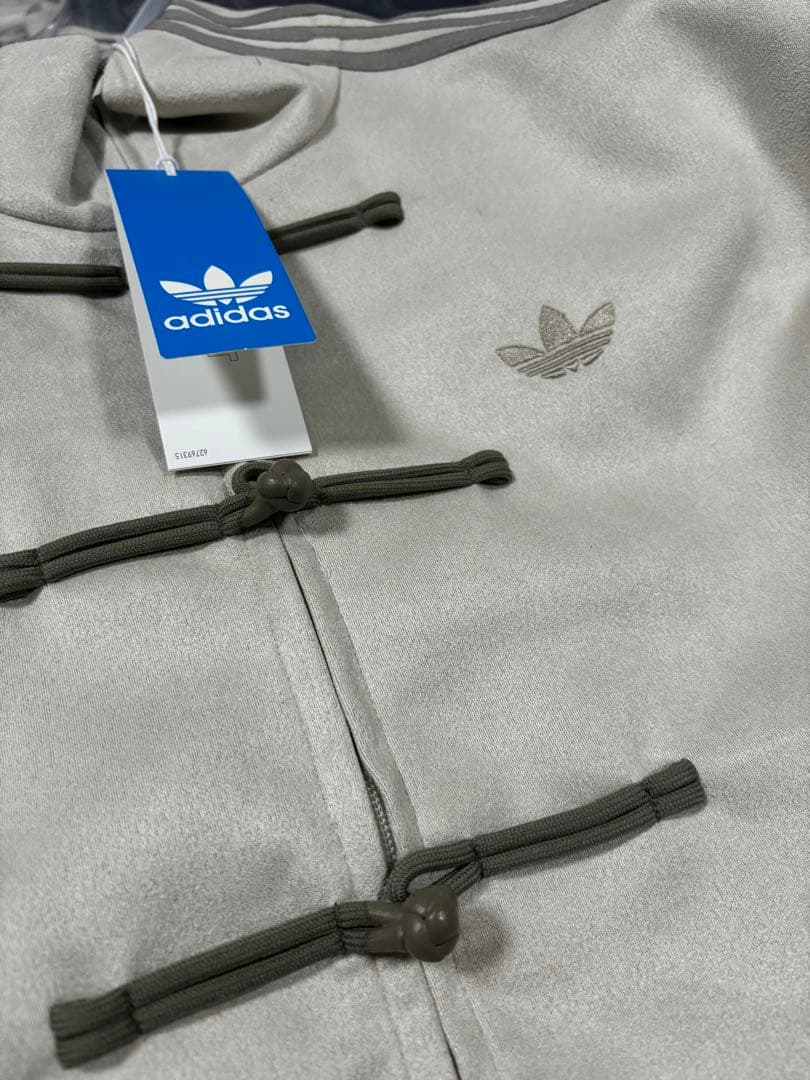 アディダス 中国限定 蛇年トラックジャケットホワイトMサイズ”