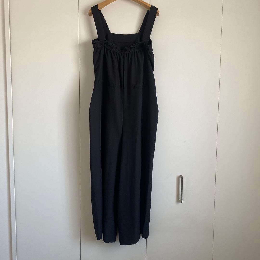 OUR しなやか素材のラップ風サロペット オールインワン