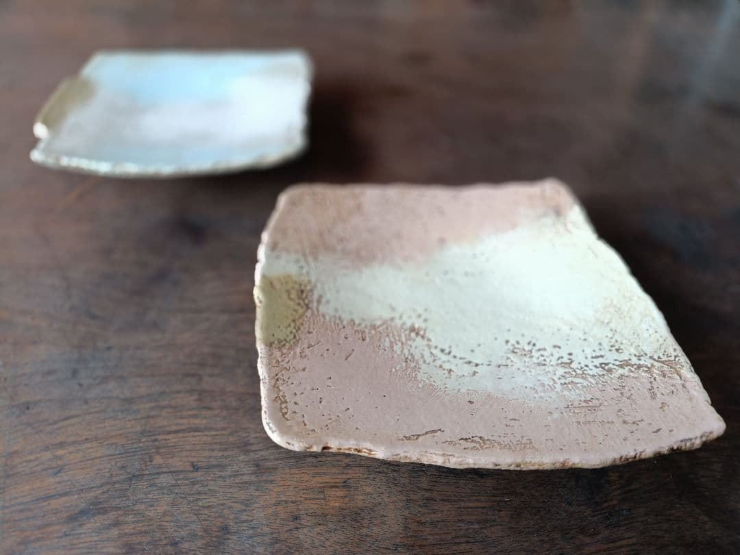 [ひろぽん] 東恩納美架さんの平皿　沖縄　やちむん