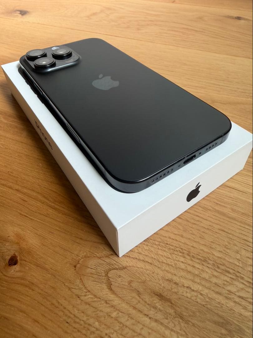 iPhone 16 Pro Max 256GB ブラックチタニウム＋おまけ付