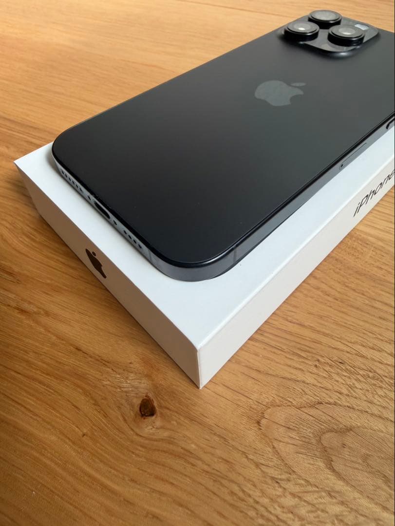 iPhone 16 Pro Max 256GB ブラックチタニウム＋おまけ付