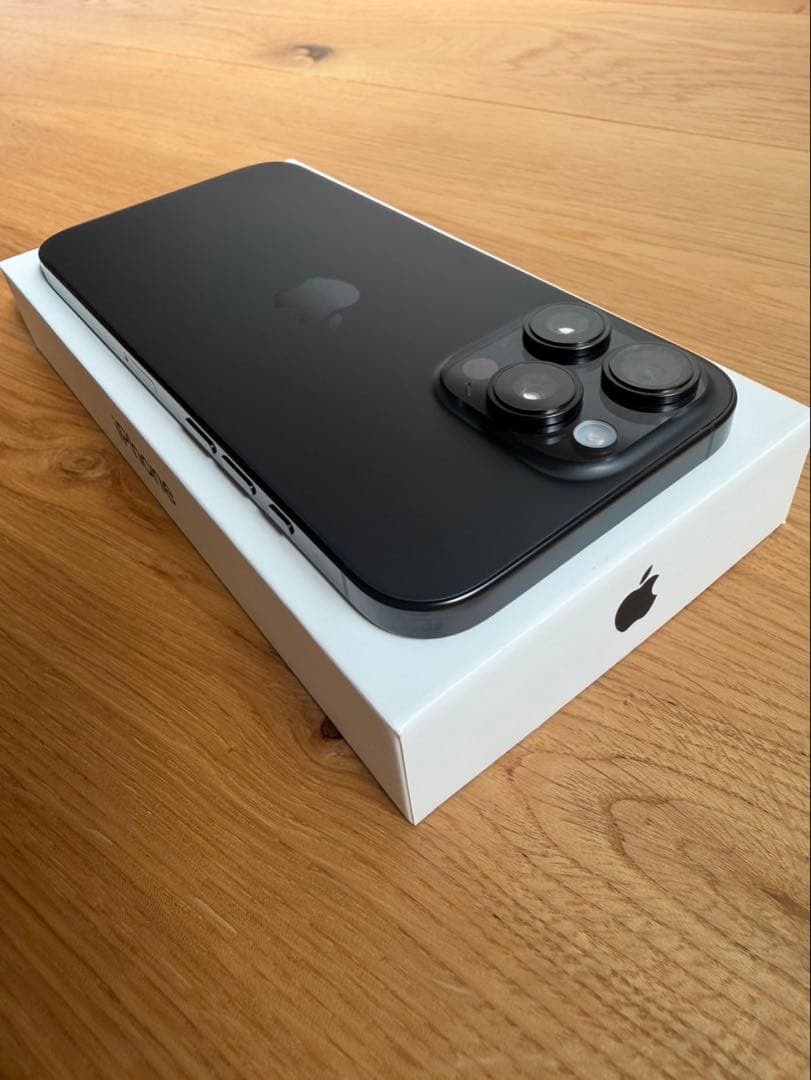 iPhone 16 Pro Max 256GB ブラックチタニウム＋おまけ付