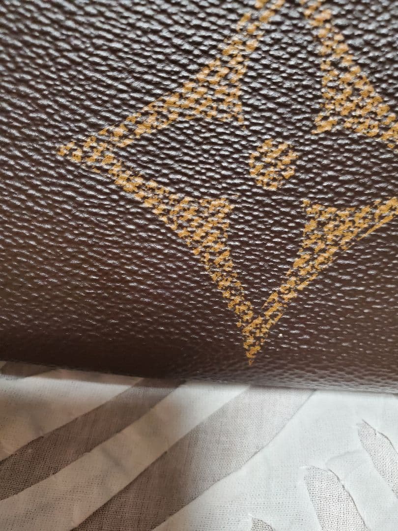 LOUIS VUITTON モノグラム ジッピージャイアント