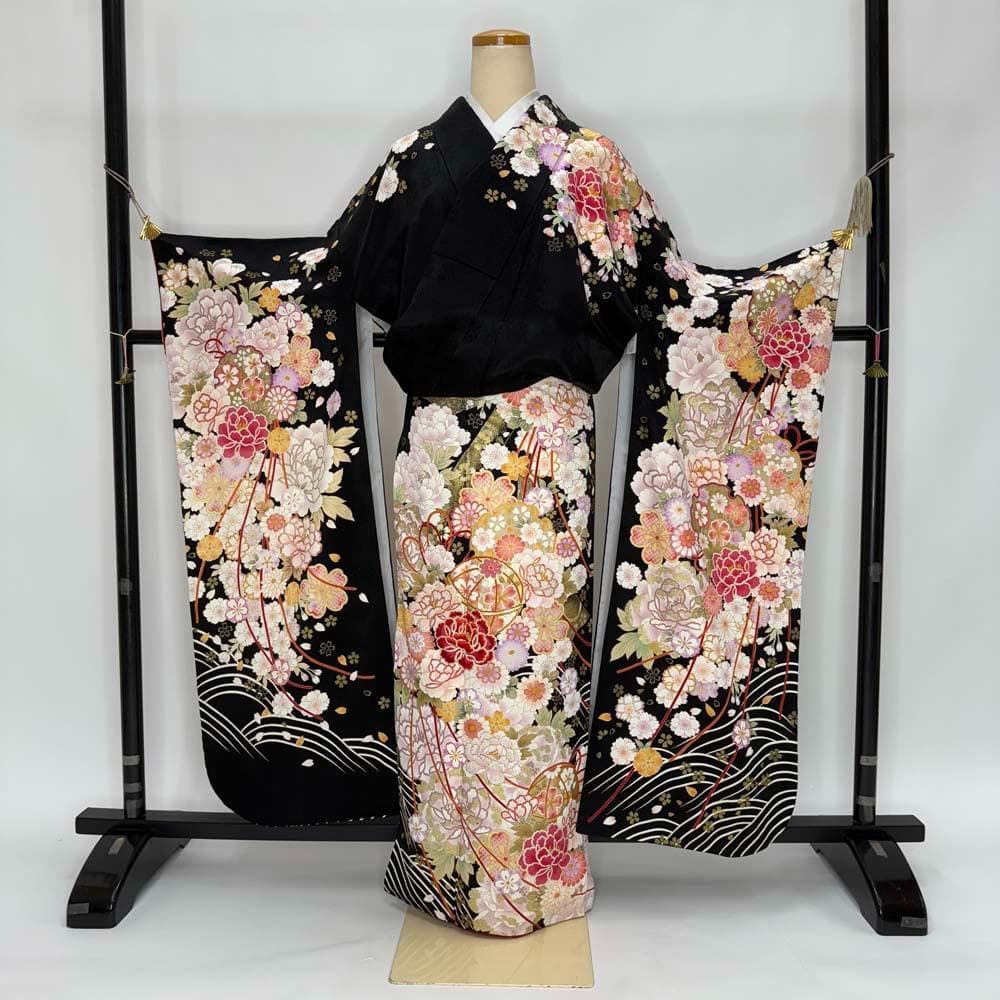 振袖 正絹 黒 古典花柄 裄68.3㎝ 成人式 中古 c-79