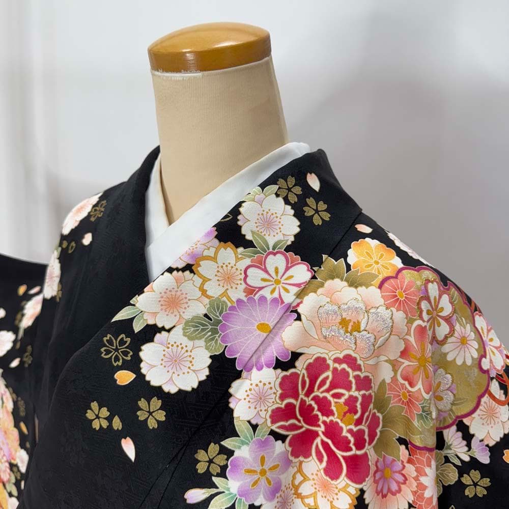 振袖 正絹 黒 古典花柄 裄68.3㎝ 成人式 中古 c-79
