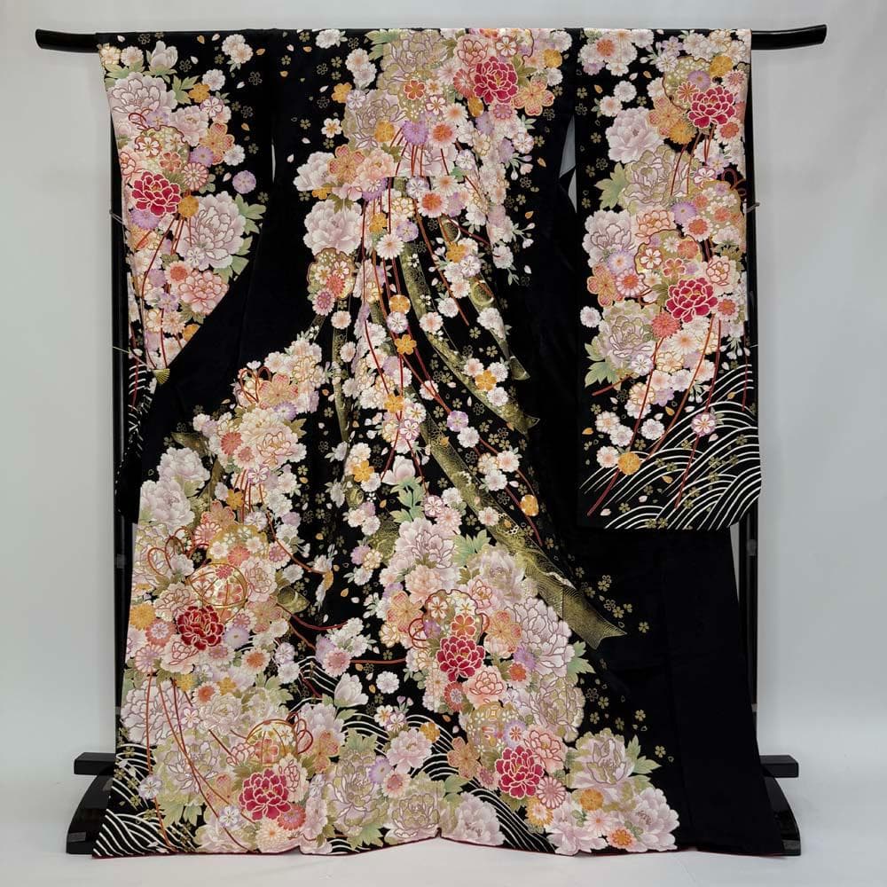 振袖 正絹 黒 古典花柄 裄68.3㎝ 成人式 中古 c-79