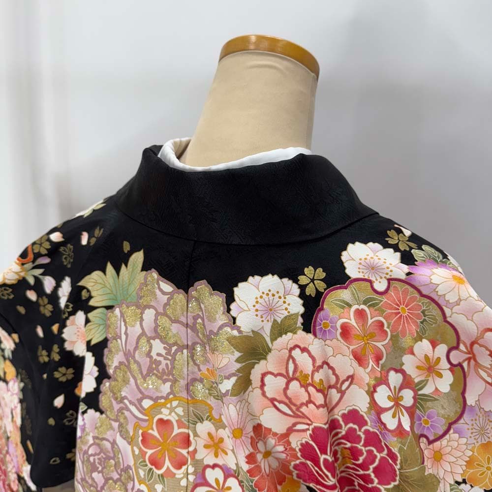 振袖 正絹 黒 古典花柄 裄68.3㎝ 成人式 中古 c-79