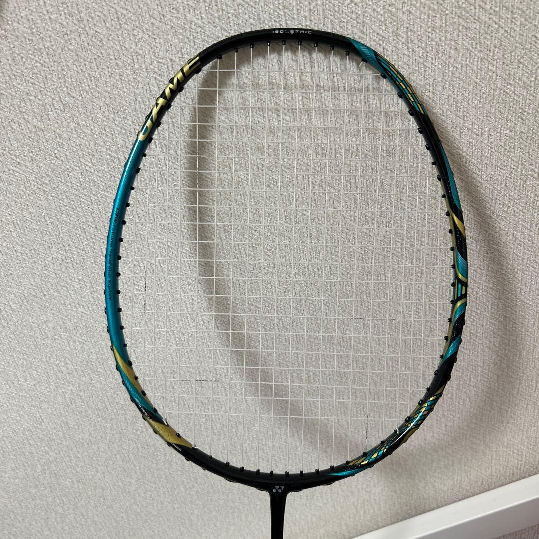 美品アストロクス88sゲームバドミントンラケット