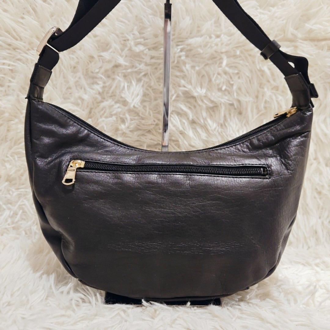 russet ソフトレザー ラウンドショルダーバ ッグ 肩掛け ハーフムーン 黒