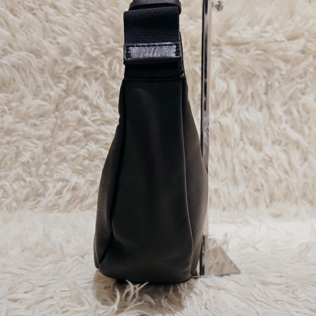 russet ソフトレザー ラウンドショルダーバ ッグ 肩掛け ハーフムーン 黒