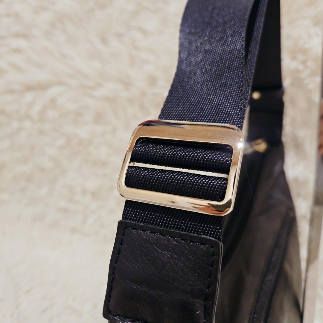 russet ソフトレザー ラウンドショルダーバ ッグ 肩掛け ハーフムーン 黒