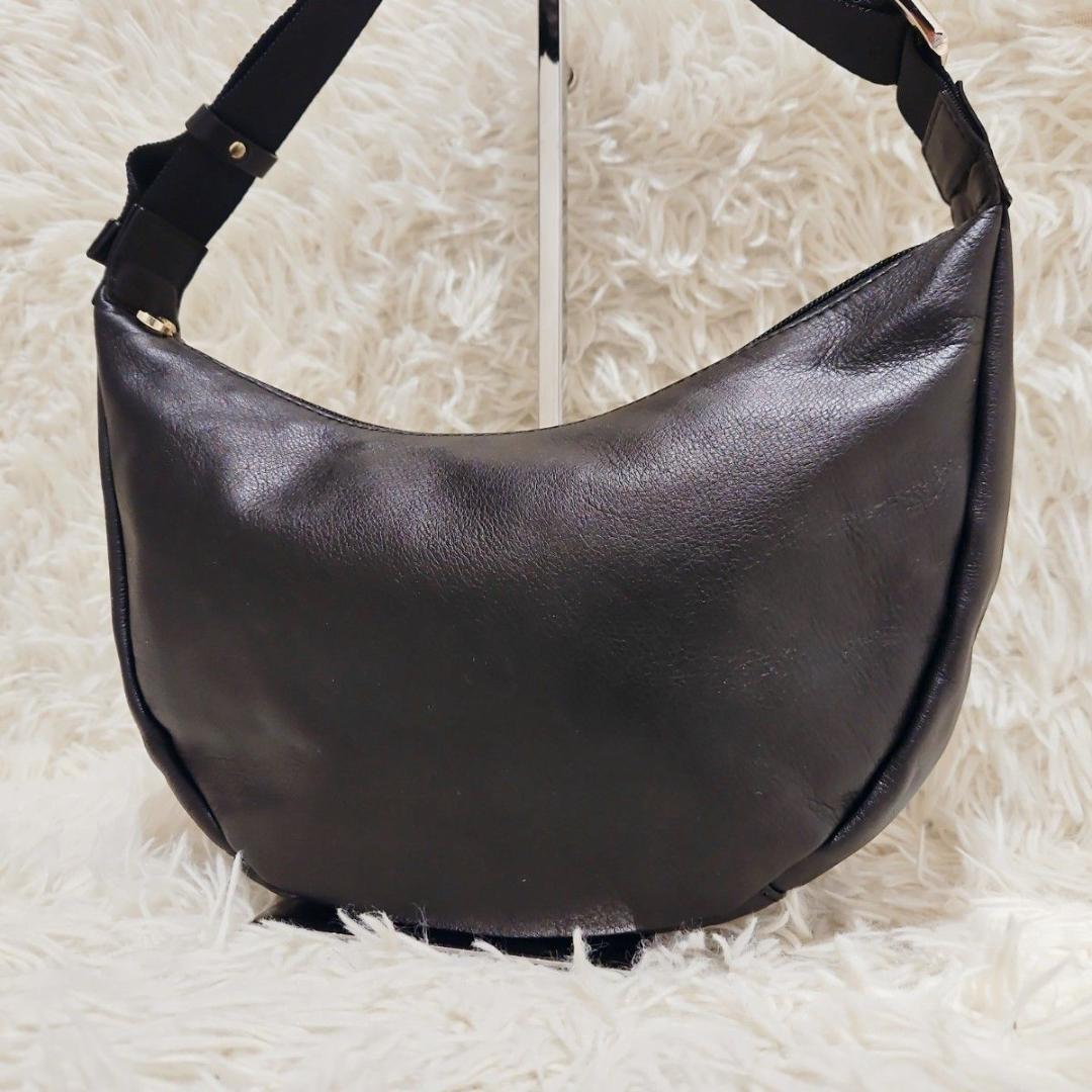 russet ソフトレザー ラウンドショルダーバ ッグ 肩掛け ハーフムーン 黒