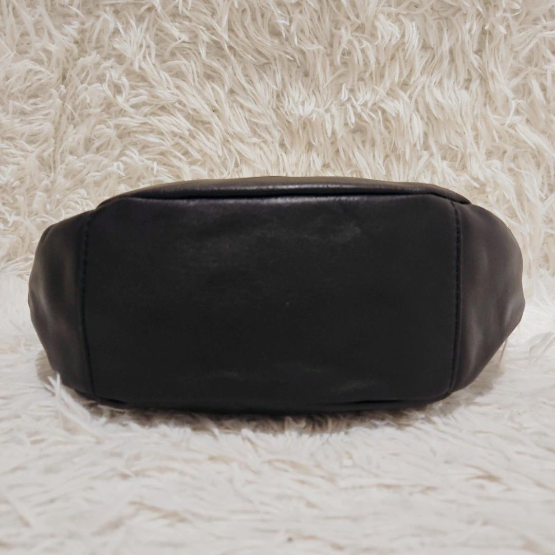 russet ソフトレザー ラウンドショルダーバ ッグ 肩掛け ハーフムーン 黒