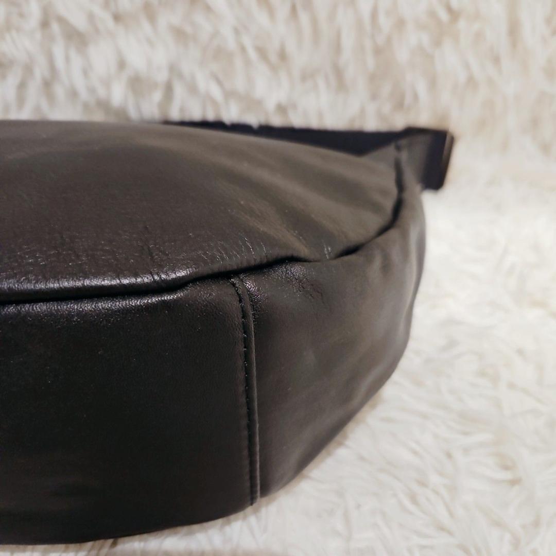 russet ソフトレザー ラウンドショルダーバ ッグ 肩掛け ハーフムーン 黒