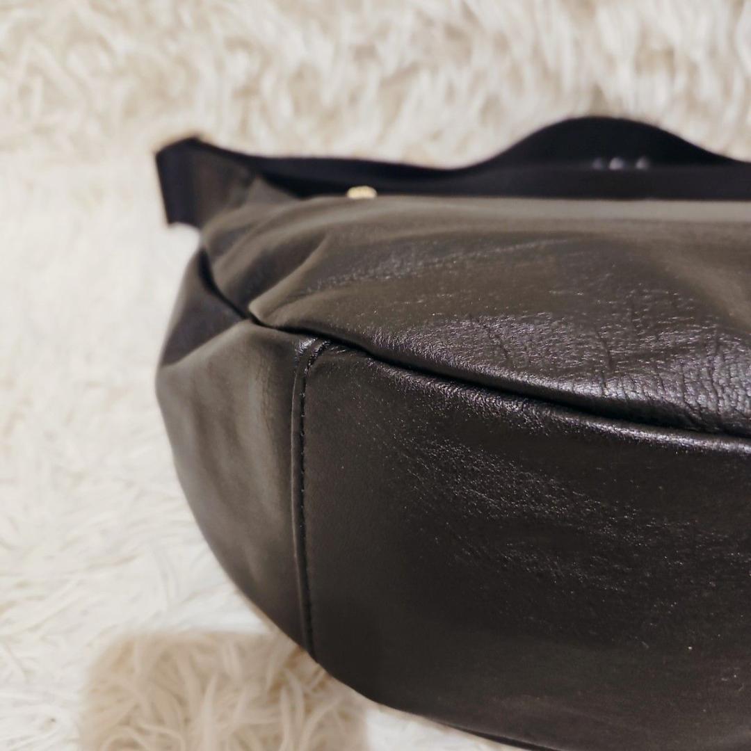 russet ソフトレザー ラウンドショルダーバ ッグ 肩掛け ハーフムーン 黒