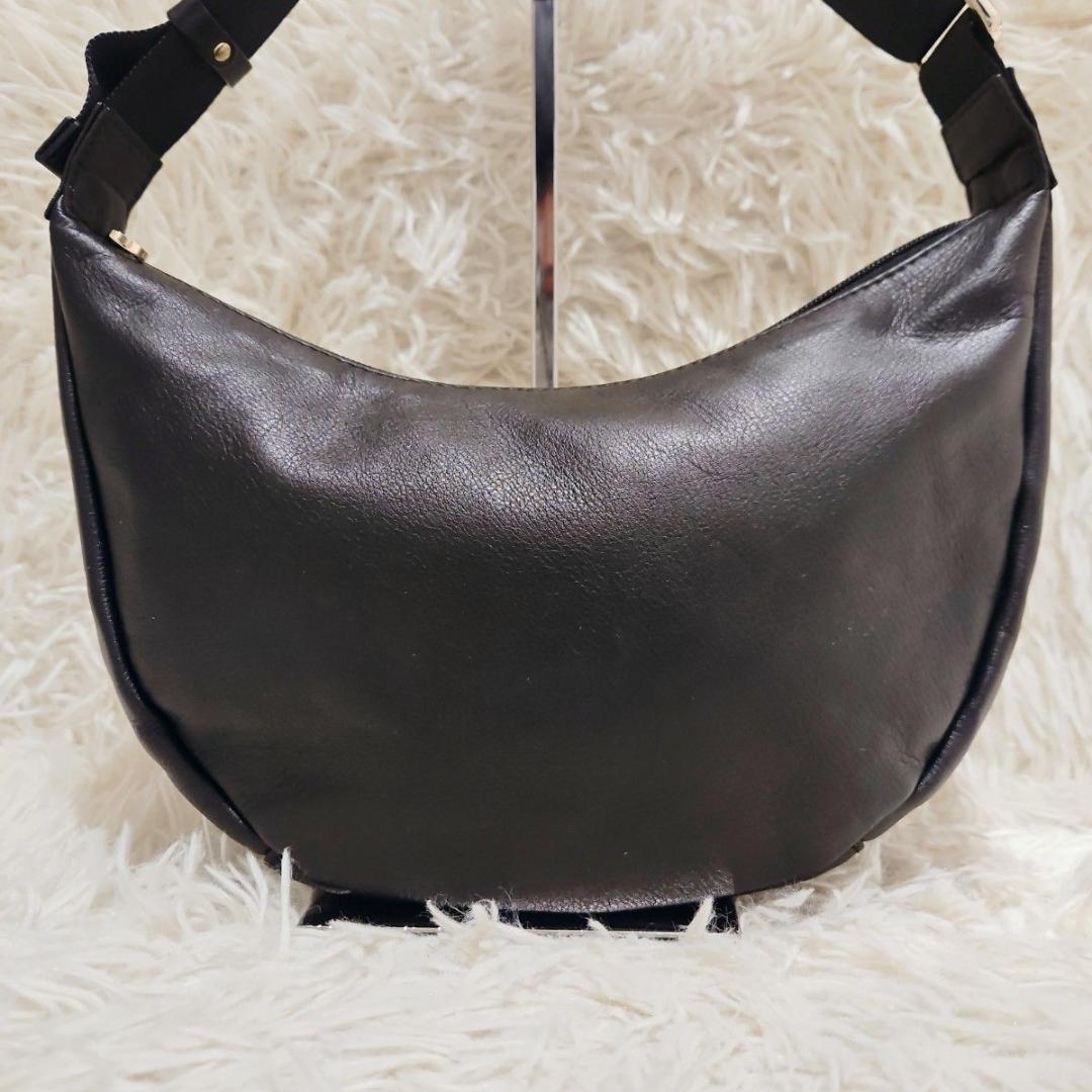 russet ソフトレザー ラウンドショルダーバ ッグ 肩掛け ハーフムーン 黒