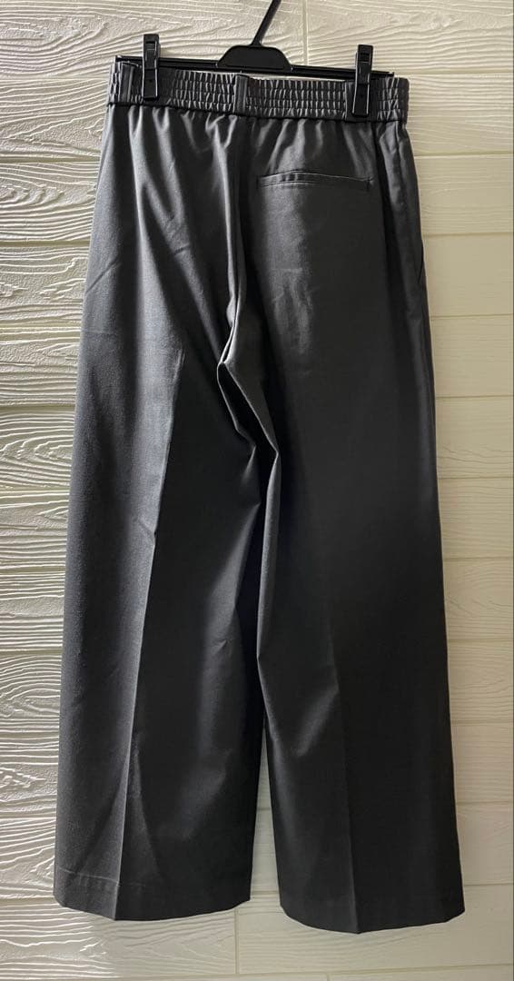 パブリックトウキョウ　スムージーワイドバレルレッグスラックス　ダークグレー