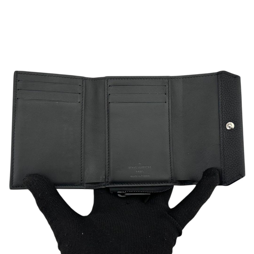新品に近い ルイヴィトン パイロット ブラック 三つ折り財布 アエログラム
