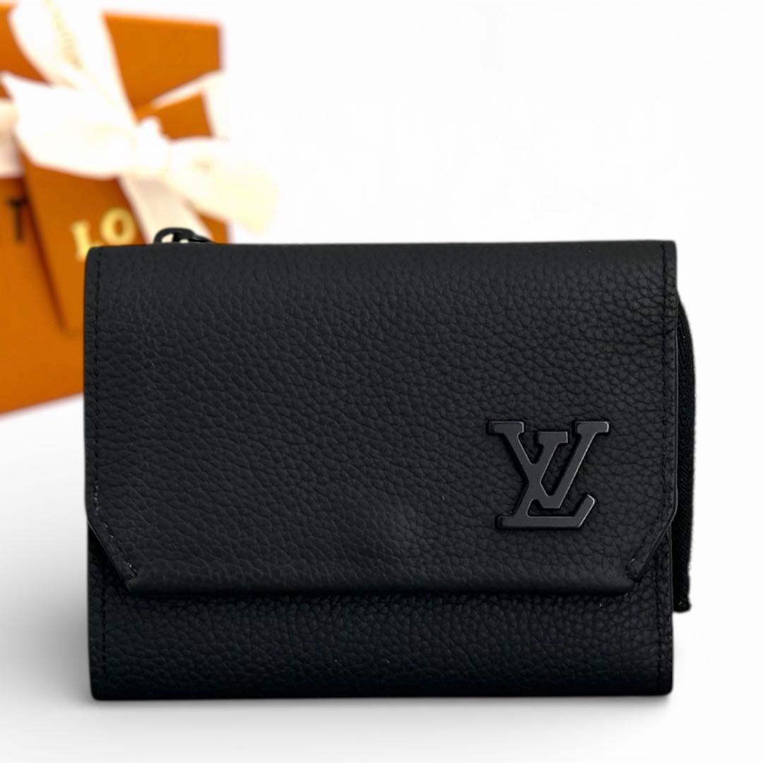 新品に近い ルイヴィトン パイロット ブラック 三つ折り財布 アエログラム