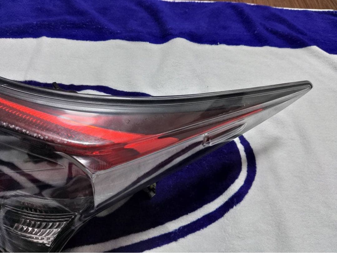 トヨタ　プリウス　50 前期　テールランプ　ICHIKOH 47-87