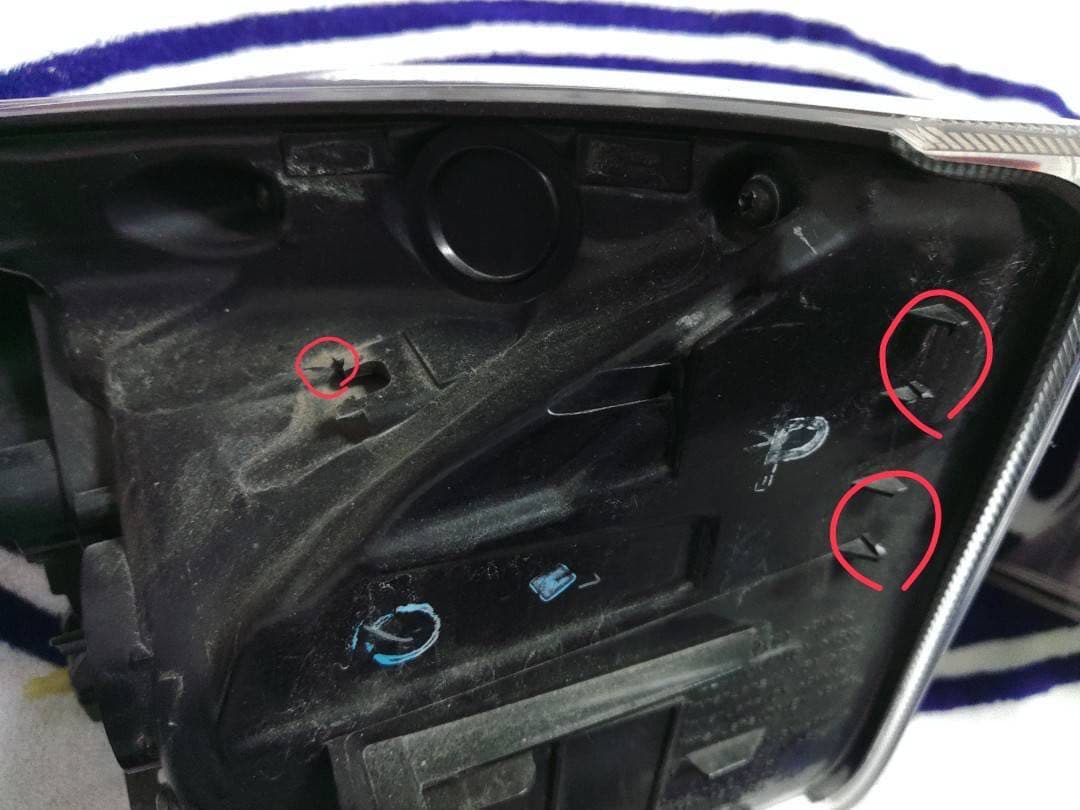 トヨタ　プリウス　50 前期　テールランプ　ICHIKOH 47-87