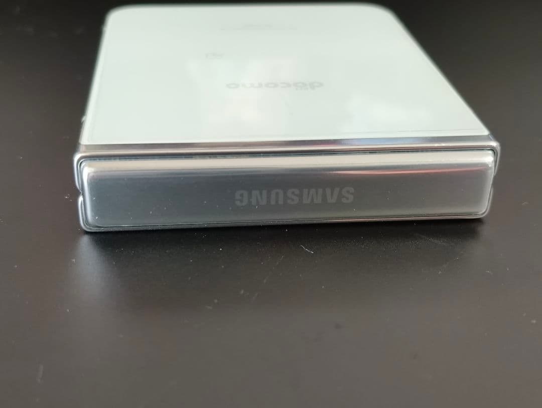 スマートフォン本体 Galaxy Z Flip5 256GB docomo