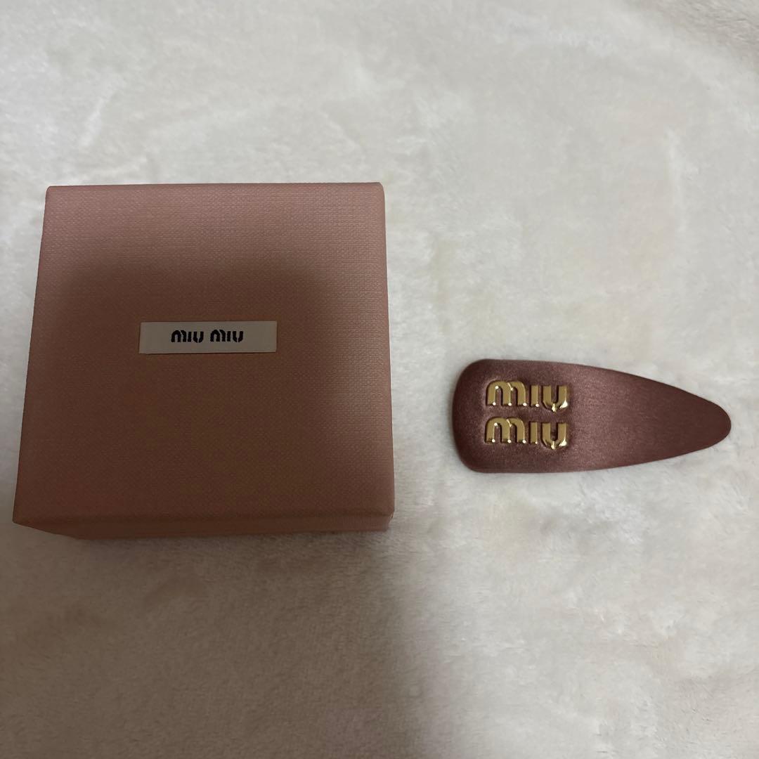 MIU MIU ミュウミュウ　ヘアピン　ヘアクリップ