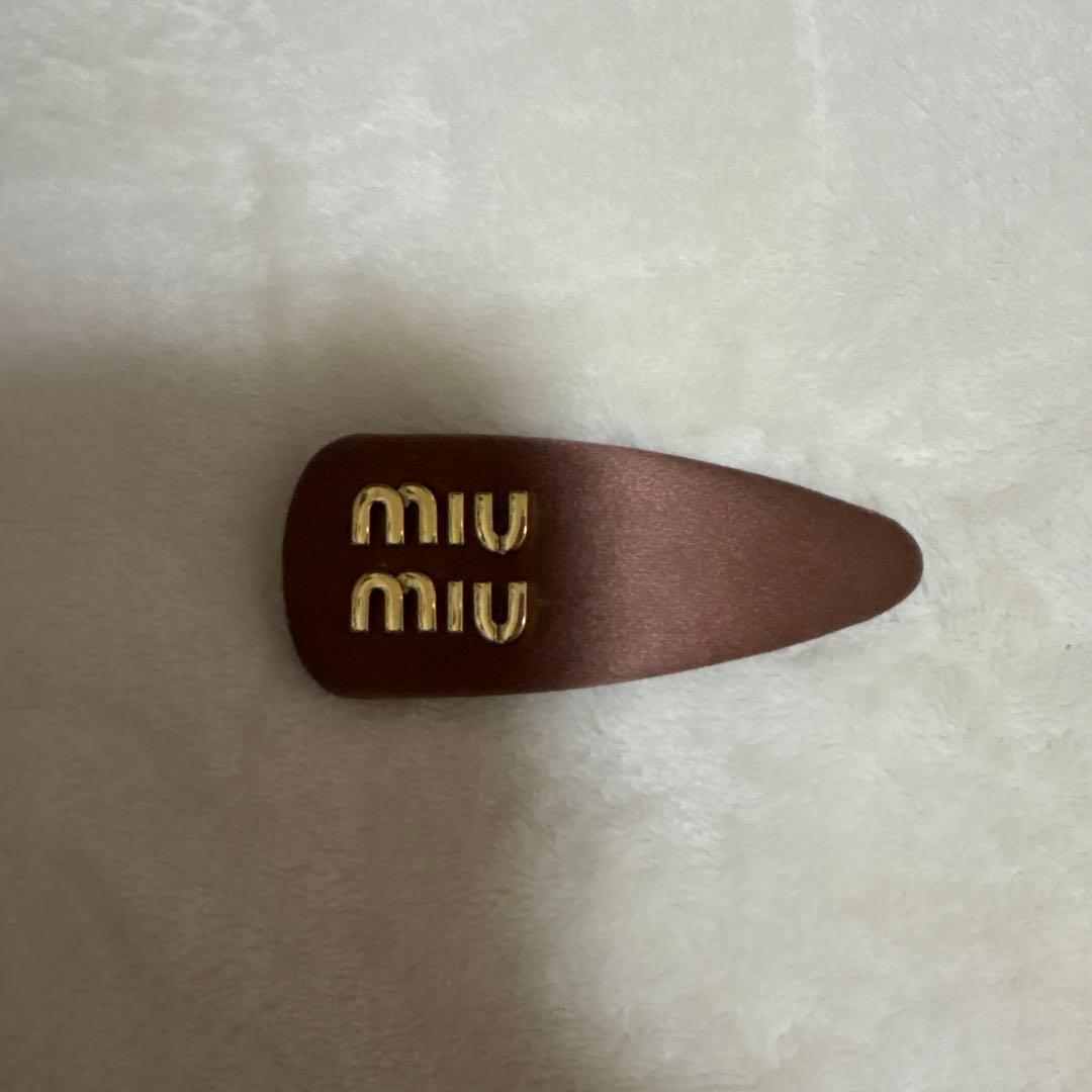 MIU MIU ミュウミュウ　ヘアピン　ヘアクリップ