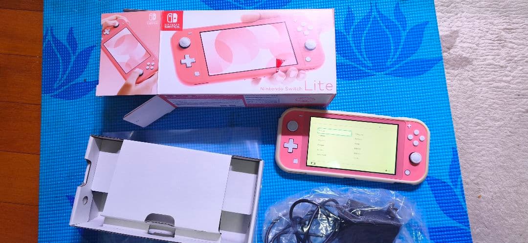 Nintendo Switch LITE コーラル　ほぼ未使用