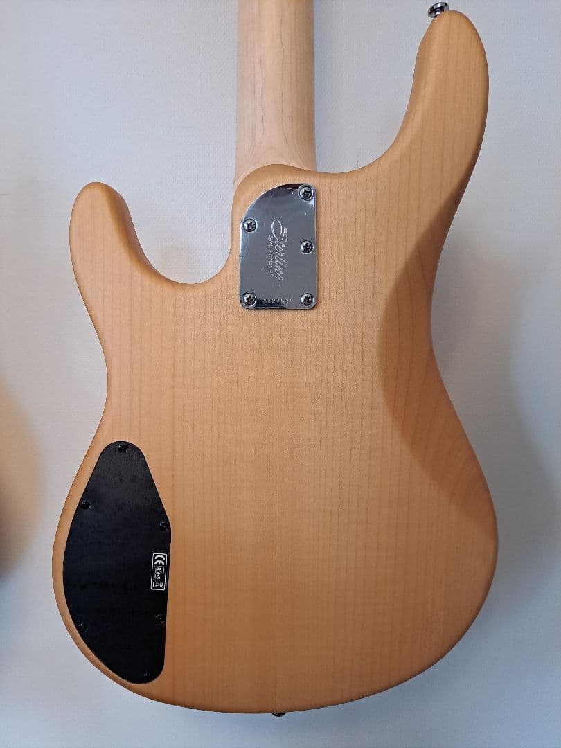 ベース Sterling by Musicman Joe Dart Bass