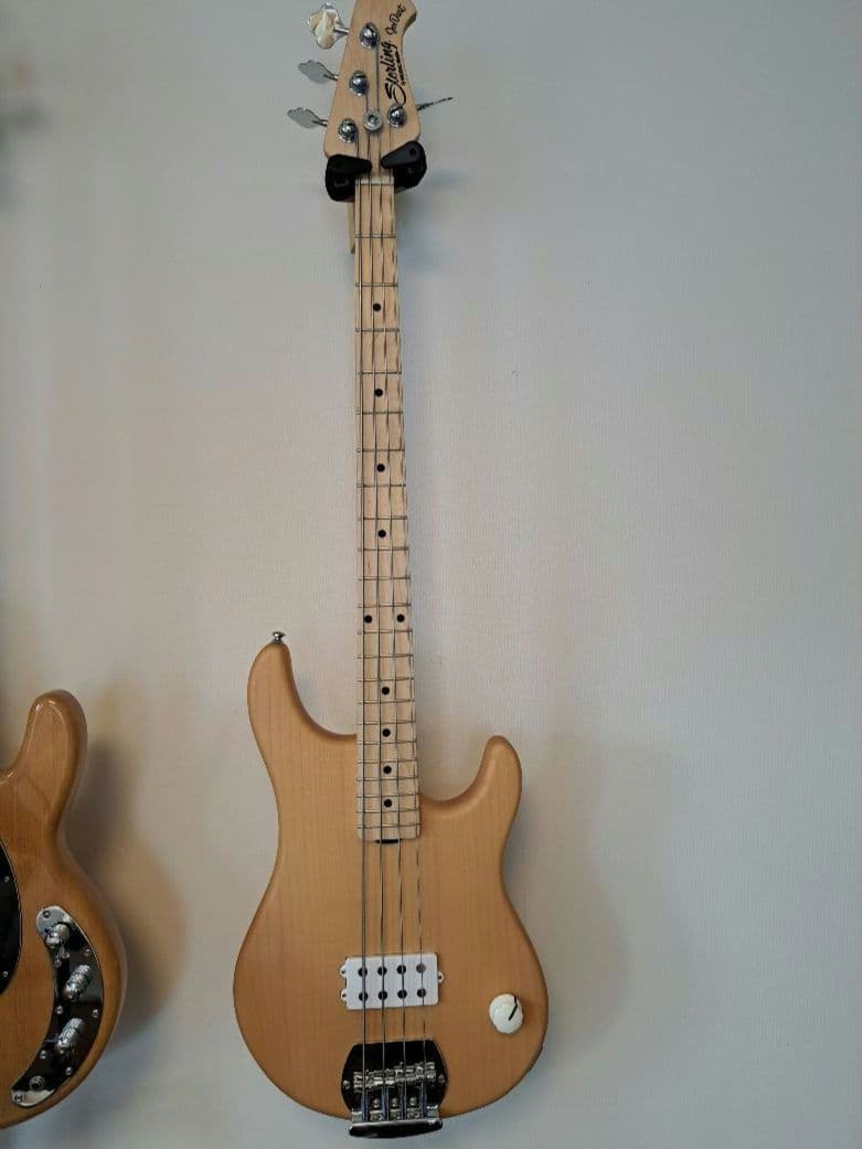 ベース Sterling by Musicman Joe Dart Bass