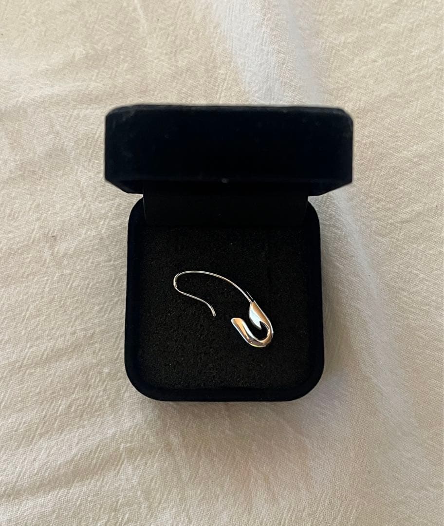 syu.homme/femm 安全ピンモチーフピアス