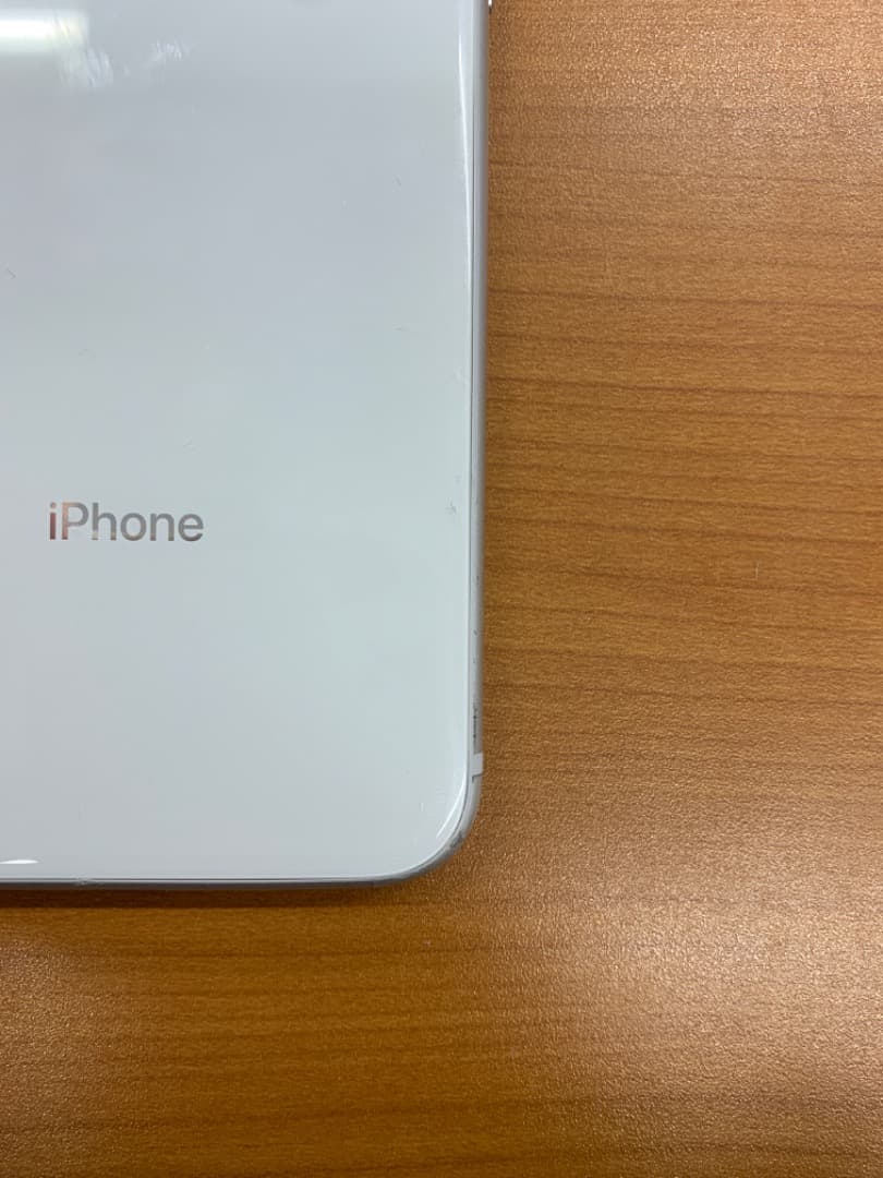 ゆ*ん様 動作確認済 iPhone 8 64GB ID M2120