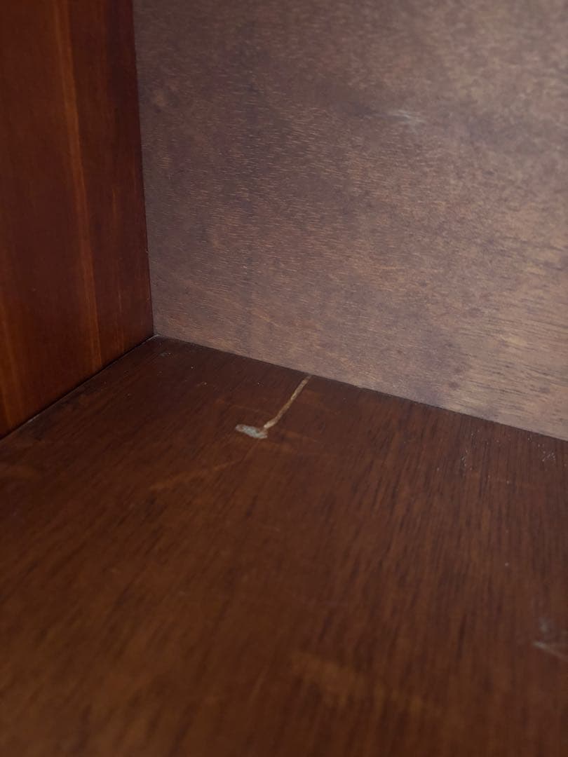 スペイン製木製キャビネット　サイドボード　木彫りの収納棚　天然木　アイアン