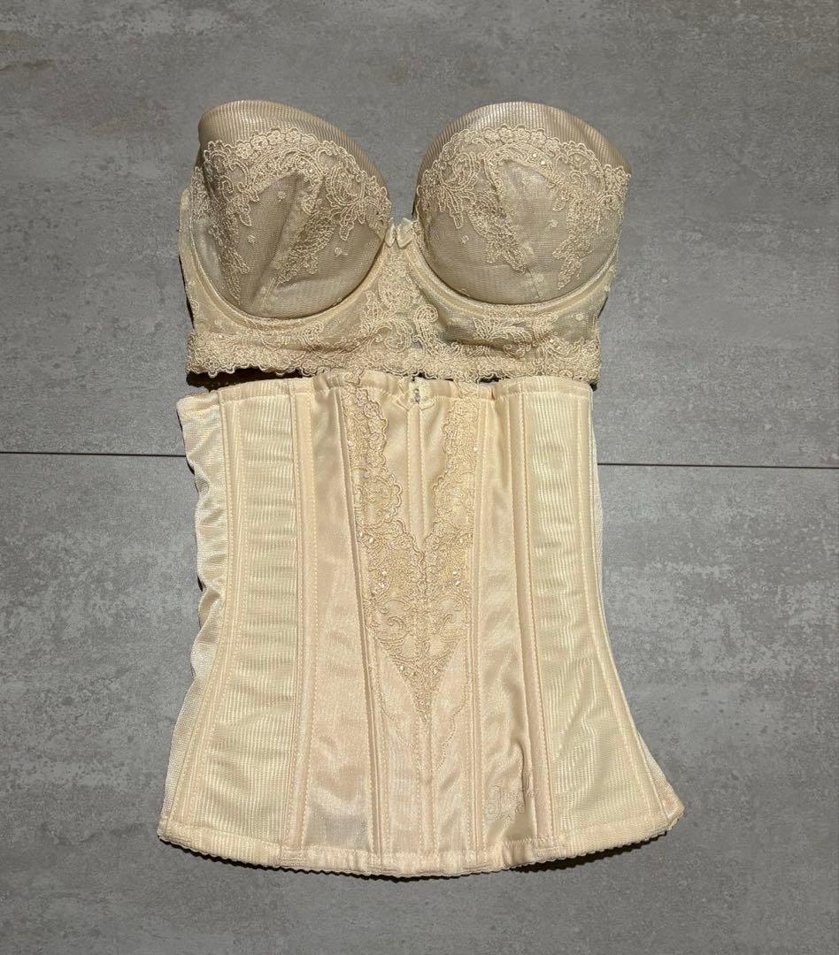 ブライダルインナー　FOUR SIS & CO.