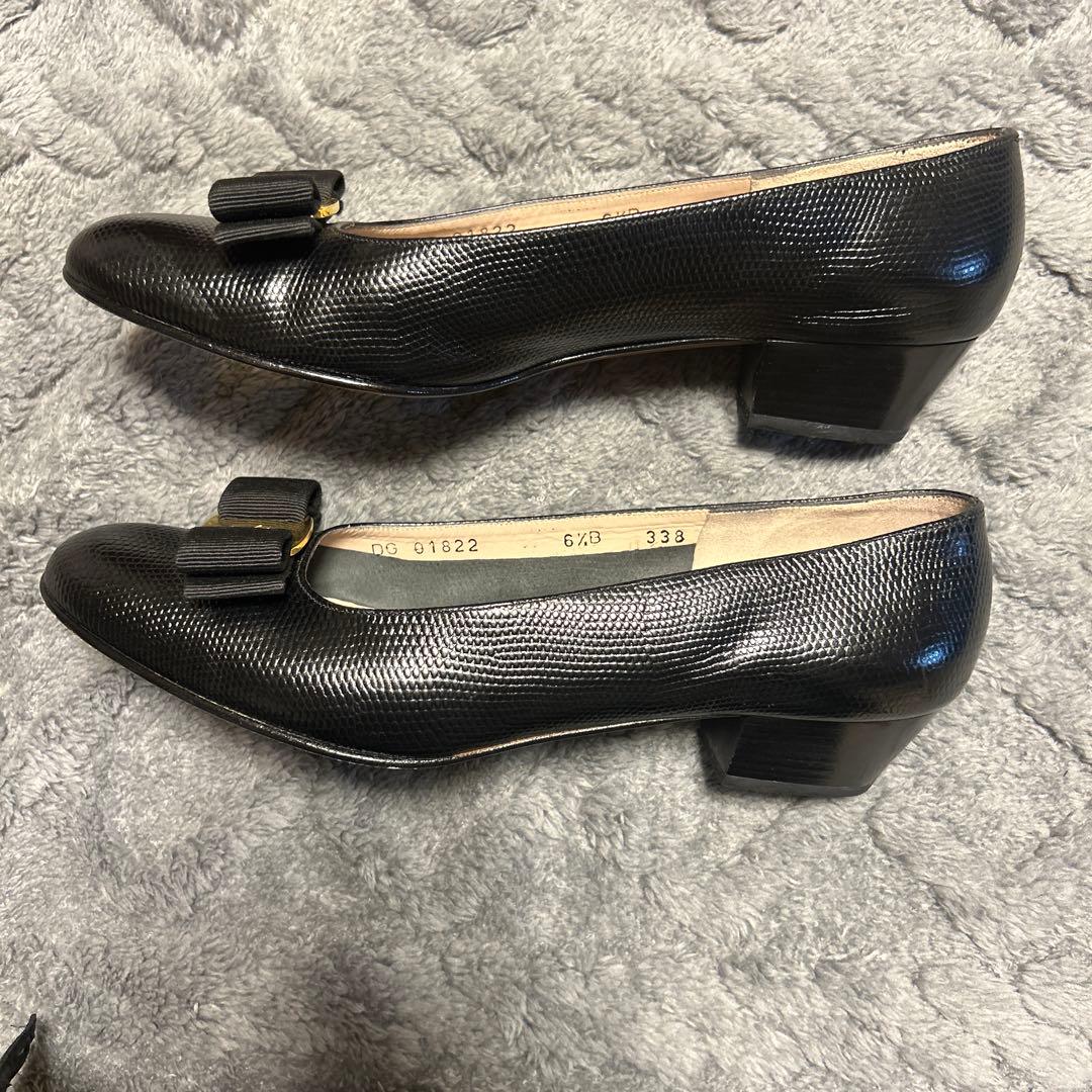 美品Salvatore Ferragamo ブラックリボン　パンプス23.5