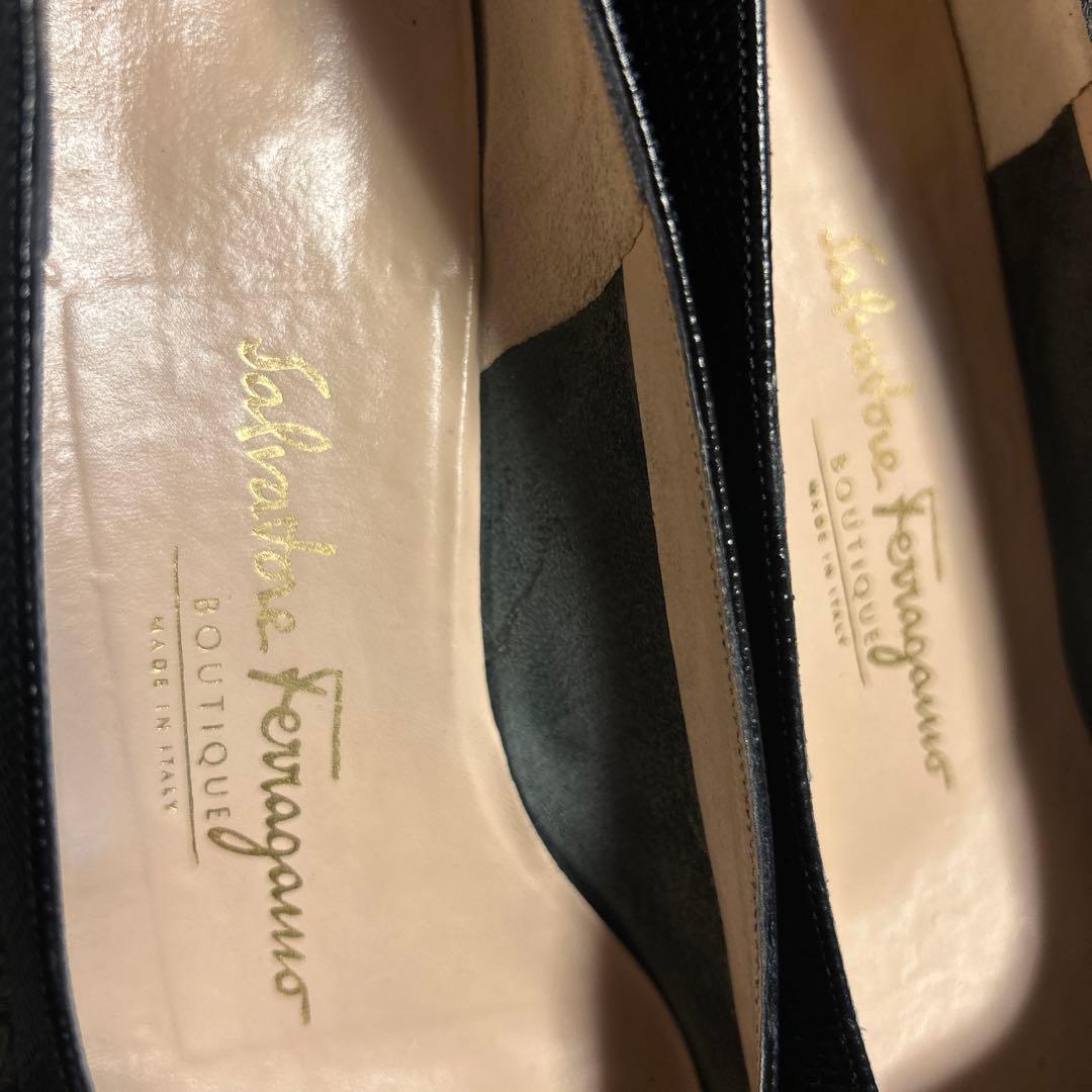 美品Salvatore Ferragamo ブラックリボン　パンプス23.5